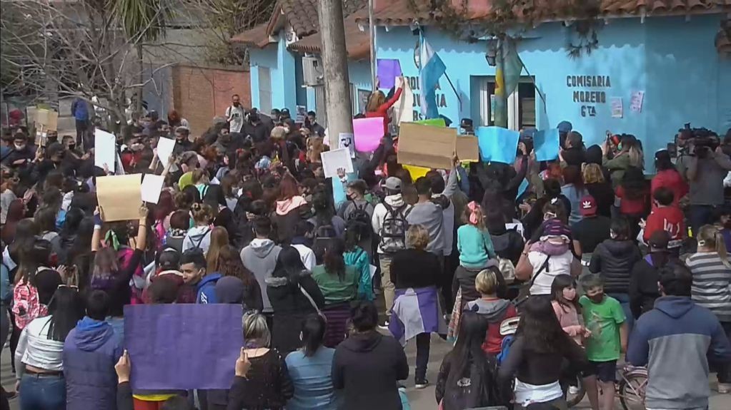 Femicidio de Ludmila: protesta frente a la comisaría de Francisco Álvarez | Nacionales