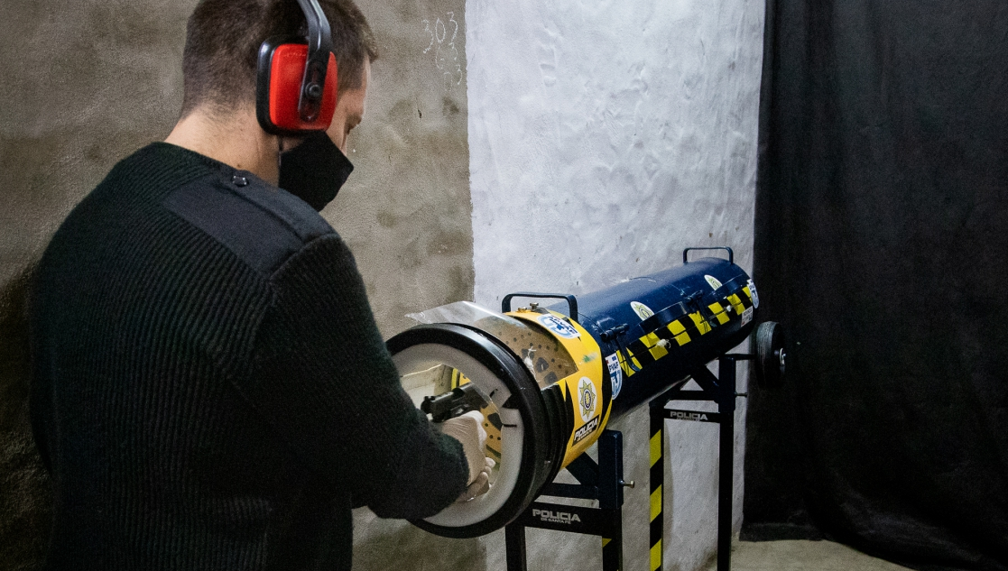 La provincia presentó un cañón recuperador balístico para el control de armas institucionales | Información General