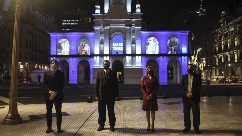 Día del Maestro: Proyectaron imágenes y videos de docentes en el Cabildo | Información General