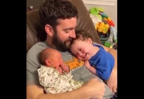 Video: La reacción de un nene con Síndrome de Down cuando lo separan de su hermana recién nacida | Redes