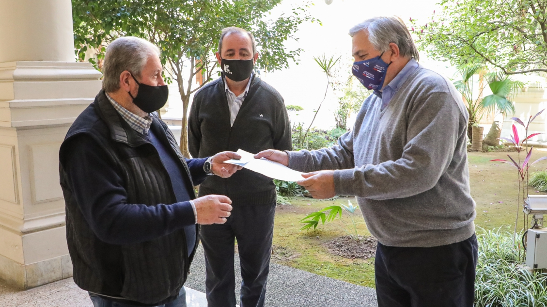 La provincia entregó aportes del Fondo de Obras Menores a localidades del departamento La Capital | Información General