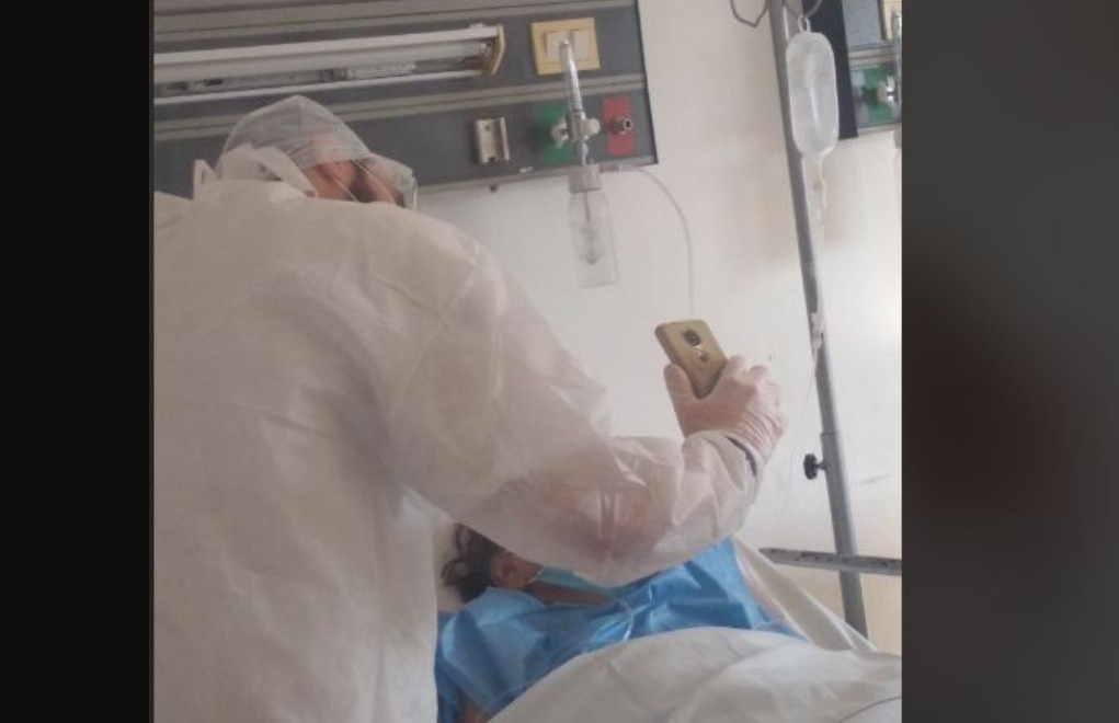 Conmovedor: el médico que hizo una videollamada para que 5 hijos pudieran despedirse de su mamá con Covid-19 | Redes