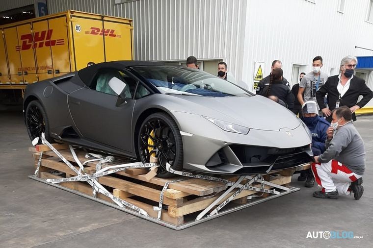 De quién es la Lamborghini que revolucionó Ezeiza | Información General
