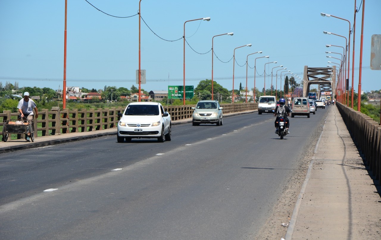Por trabajos de Vialidad reducen a un carril el Puente Carretero | Información General
