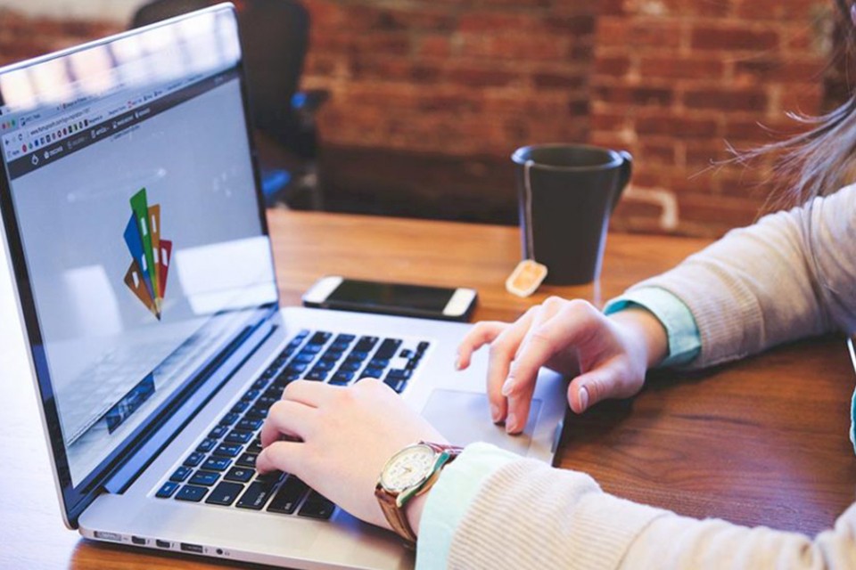 Suman 10.000 computadoras para que docentes accedan mediante créditos a tasa subsidiada | Nacionales