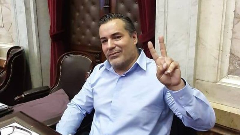 Habló Juan Emilio Ameri, el diputado del escándalo: "Sólo le di un beso en un pecho" | Nacionales