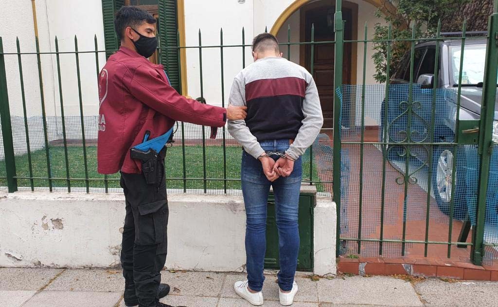 Ataron y golpearon en la cara a una jubilada de 95 años para robarle sus dólares | Nacionales