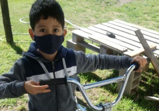 Tiene 7 años, le robaron la bicicleta y una vecina solidaria le regaló una nueva | Juntos y solidarios