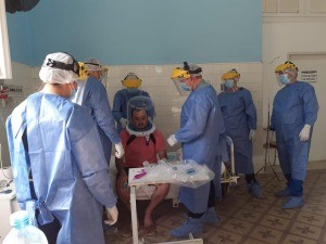 Santiago del Estero utilizó por primera vez un casco de oxígeno en pacientes con coronavirus | Información General