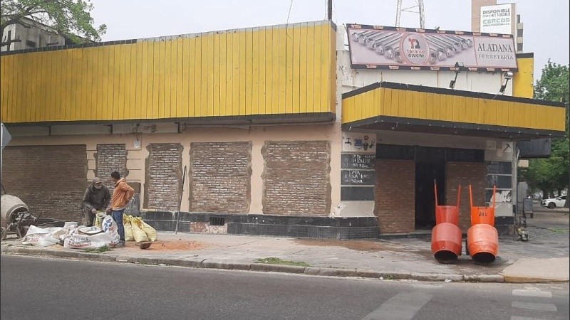 Insólito: cansados de que les roben, amurallaron su negocio | Información General