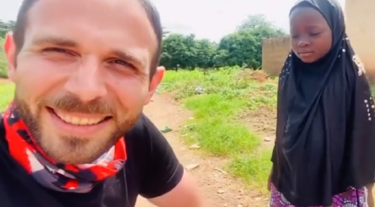 Video pura emoción: la reacción de una nena de Nigeria al recibir por primera vez una muñeca | Redes