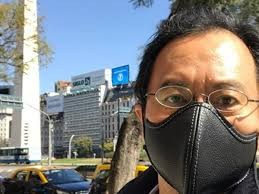 El embajador japonés que se volvió viral al mostrar cómo preparó milanesas con puré | Redes