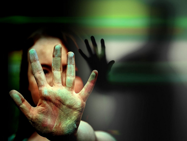 Llegó borracho, agredió a pareja e hijas y le arrojó aceite hirviendo a una de ellas | Noticias