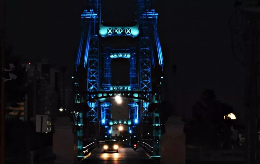 Santo Tomé y Santa Fe de azul-turquesa, por el Día de la Dislexia | Noticias