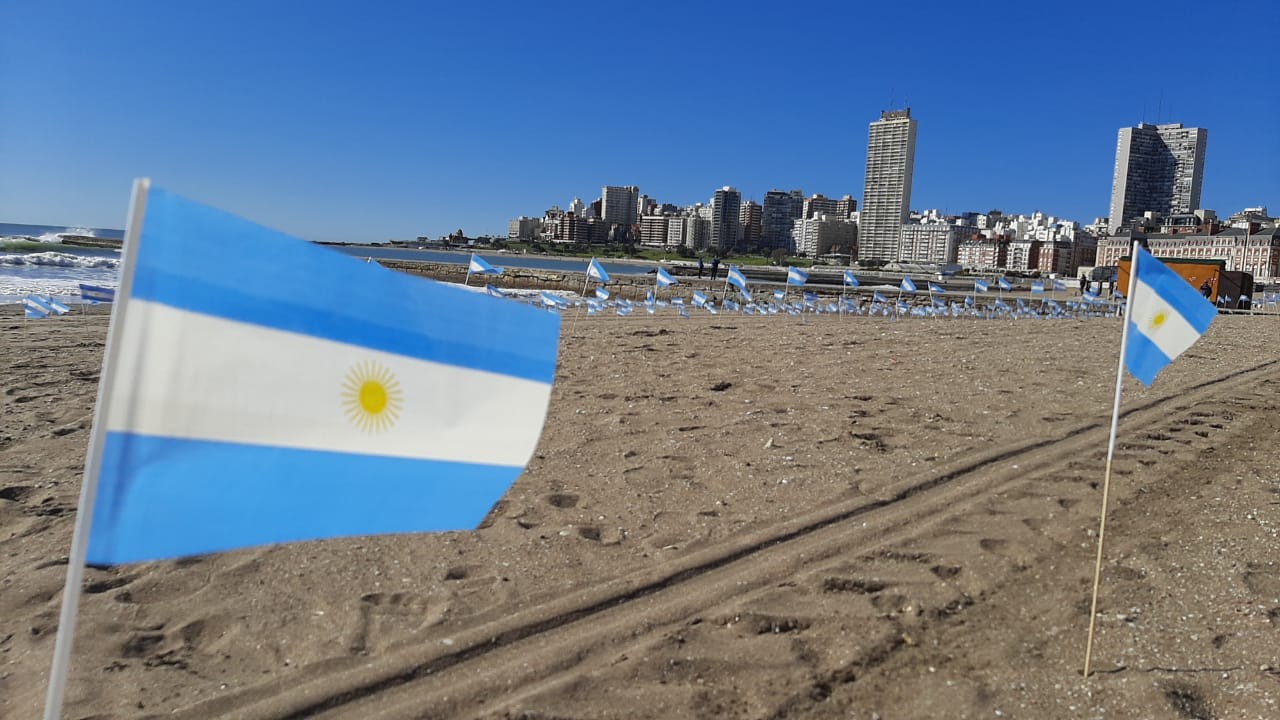 Banderas en playa de Mar del Plata por los más de 500 muertos de coronavirus | Nacionales