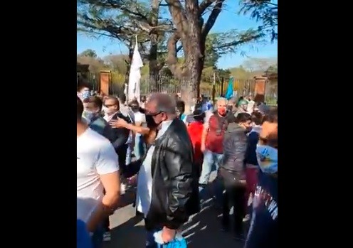 Tensión en Olivos: se cruzaron marchas a favor y en contra de Alberto Fernández | Nacionales