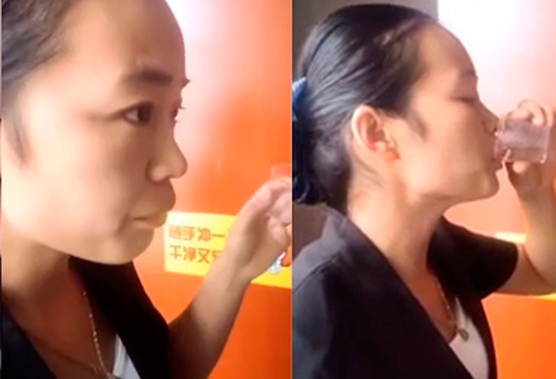 Video: una empleada doméstica tomó agua del inodoro para demostrar que estaba limpio | Redes