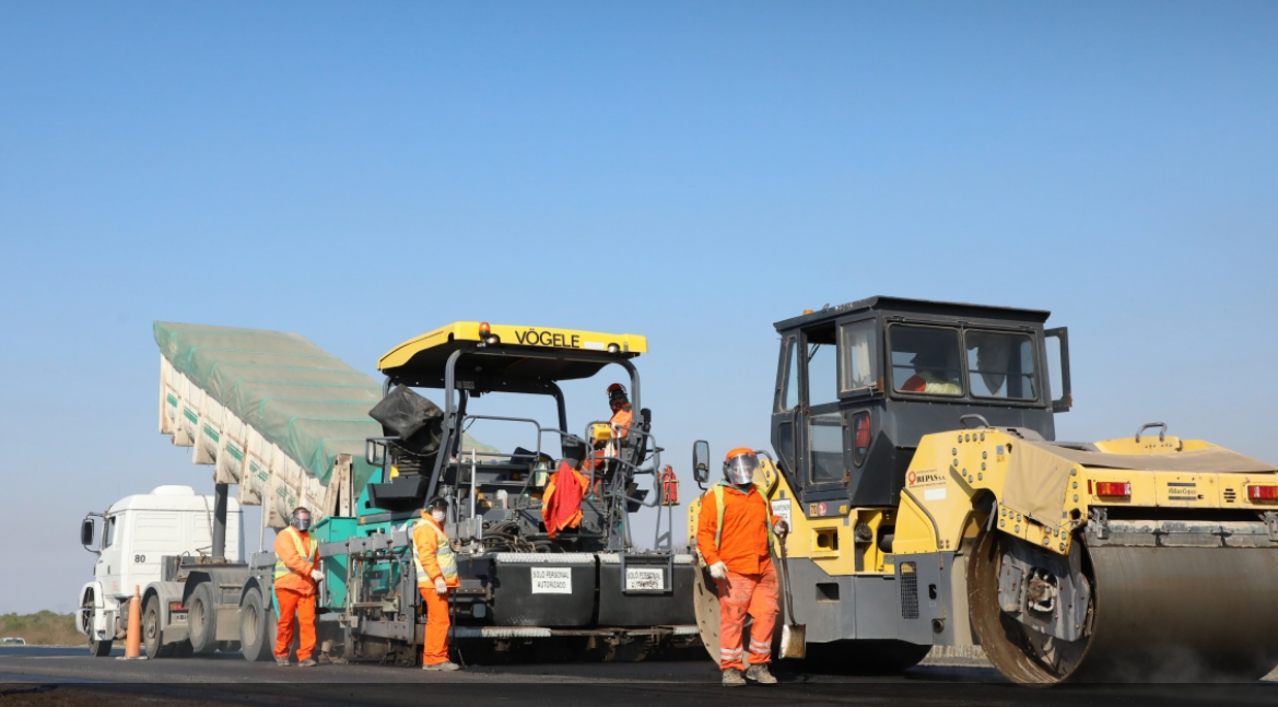 La provincia licitó la compra de maquinarias para Vialidad | Información General