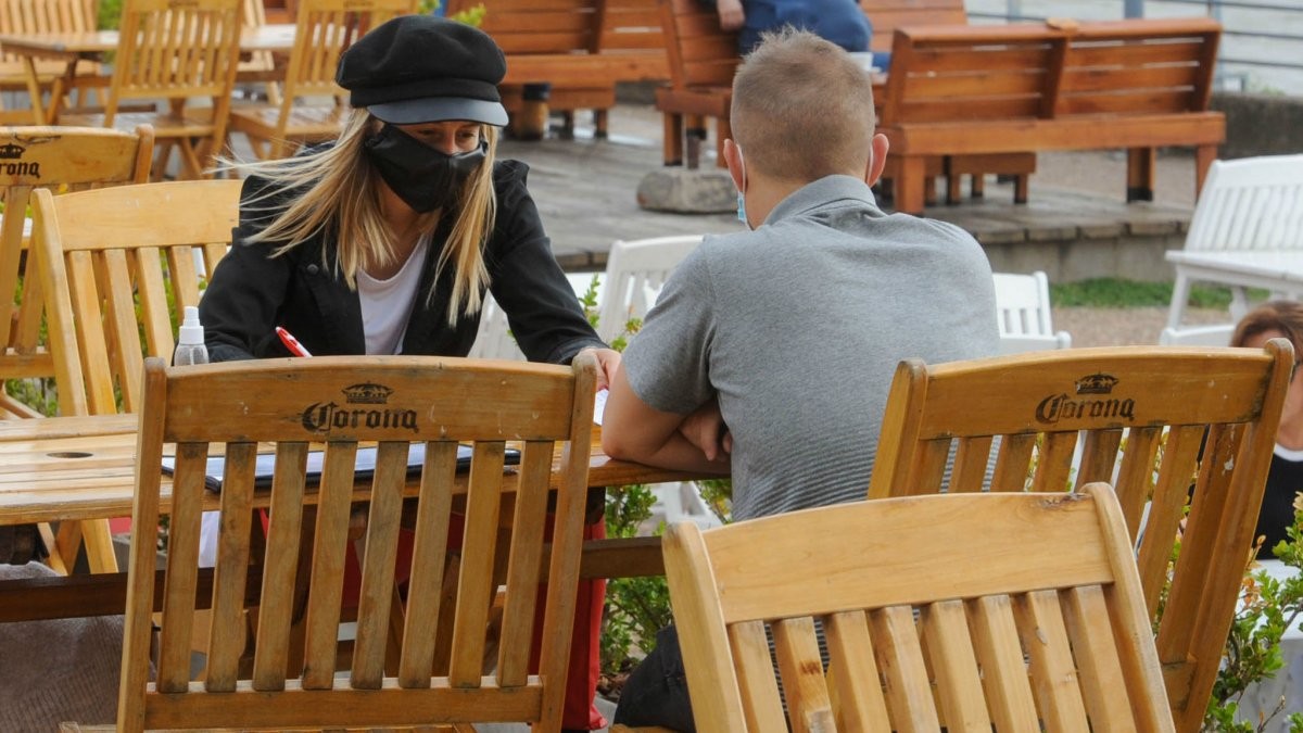 Estudio: decir palabras con "p", "t", "d" y "b" aumentan los riesgos de contagiarse coronavirus | Información General