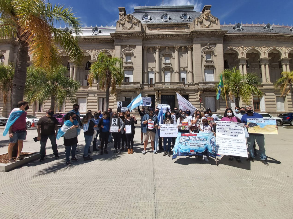 "No nos da vergüenza pedir un subsidio: hace años que aportamos al sistema" | Información General