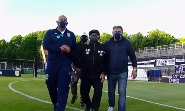 Diego Maradona estuvo presente en el "Bosque", pero debió irse tras un emotivo homenaje | Deportes