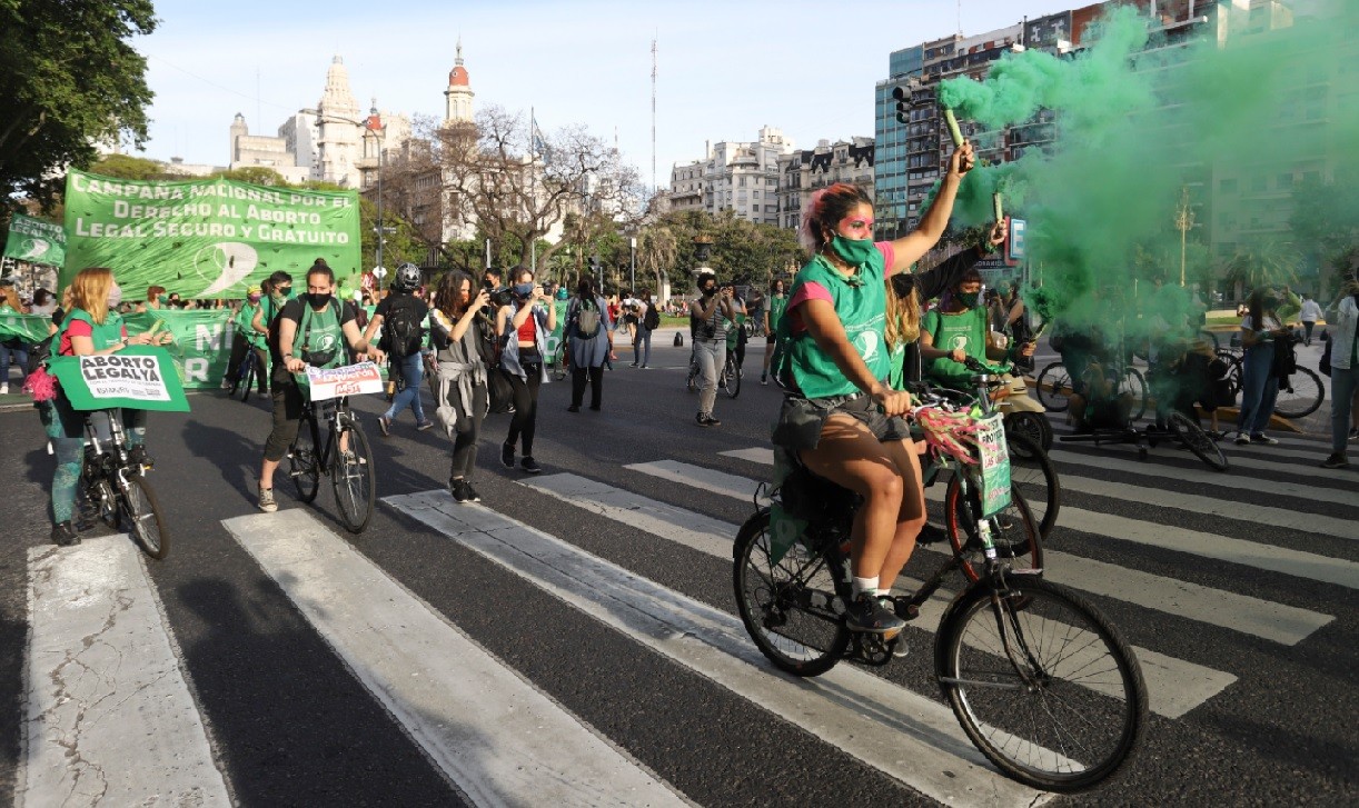 La "caravana verde" marchó desde Plaza de Mayo al Congreso para pedir por el aborto legal | Nacionales