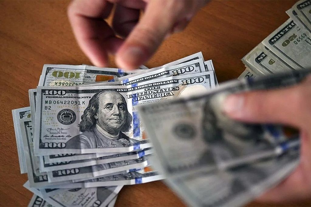 La cotización del dólar blue volvió a caer por octavo día consecutivo | Nacionales
