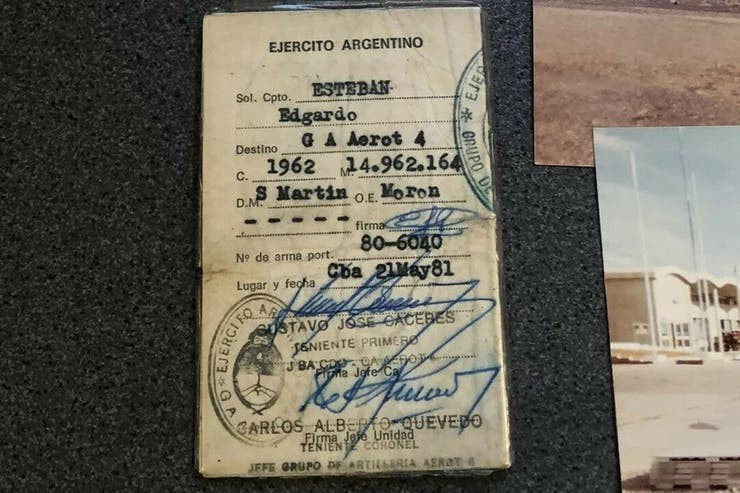 Detectan la cédula militar del veterano de Malvinas Edgardo Esteban en sitio de subastas en Londres | Nacionales