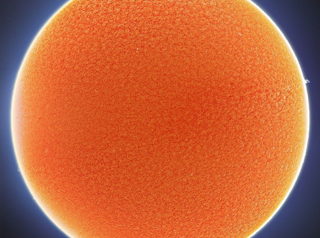 Capta el momento en que la Estación Espacial Internacional pasa frente al sol y la luna | Redes