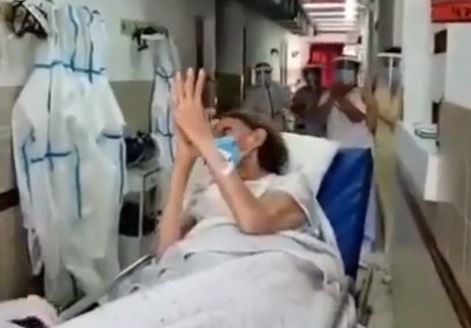 Video: Emoción en Rafaela ante el alta de una mujer de 90 años que se recuperó de Covid-19 | Noticias