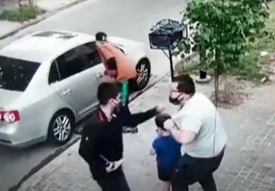 Video: Un padre y su hijo de 6, asaltados en Villa Ballester | Información General