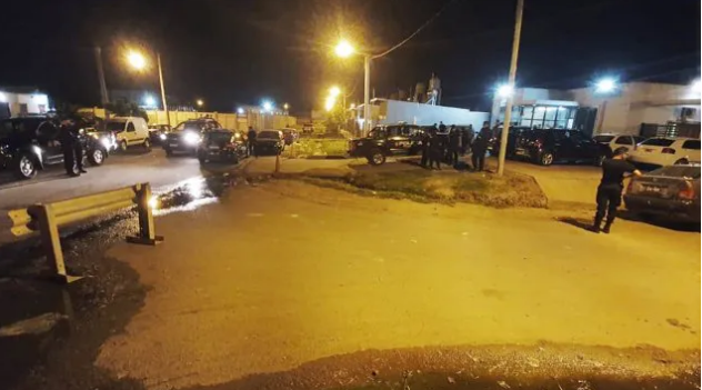 Rosario: Desde una moto acribillaron el frente de una comisaría con una ametralladora | Noticias