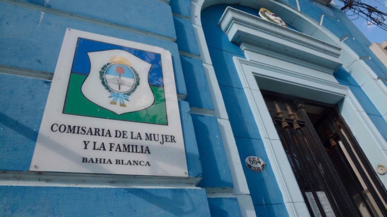 Bahía Blanca: abandonó en una comisaría a dos hermanitos africanos que dijo haber adoptado | Nacionales