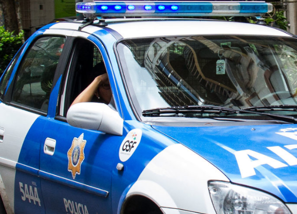 Atacaron con un cuchillo a una mujer policía y un menor apedreó el móvil policial | Noticias