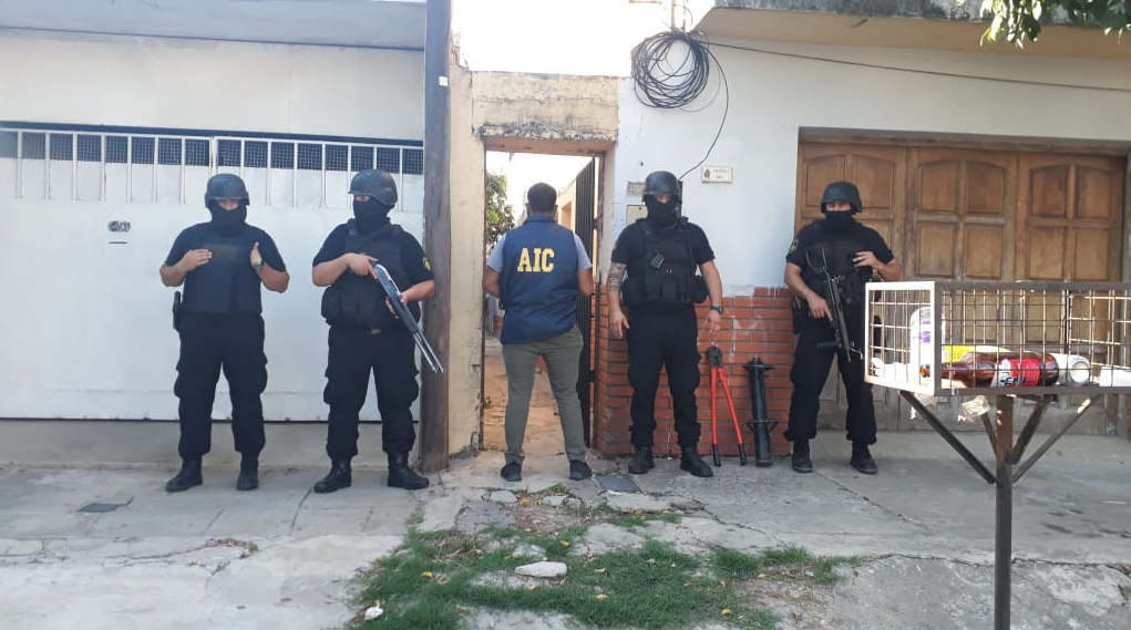 Detuvieron a tres personas por un robo en el microcentro | Noticias