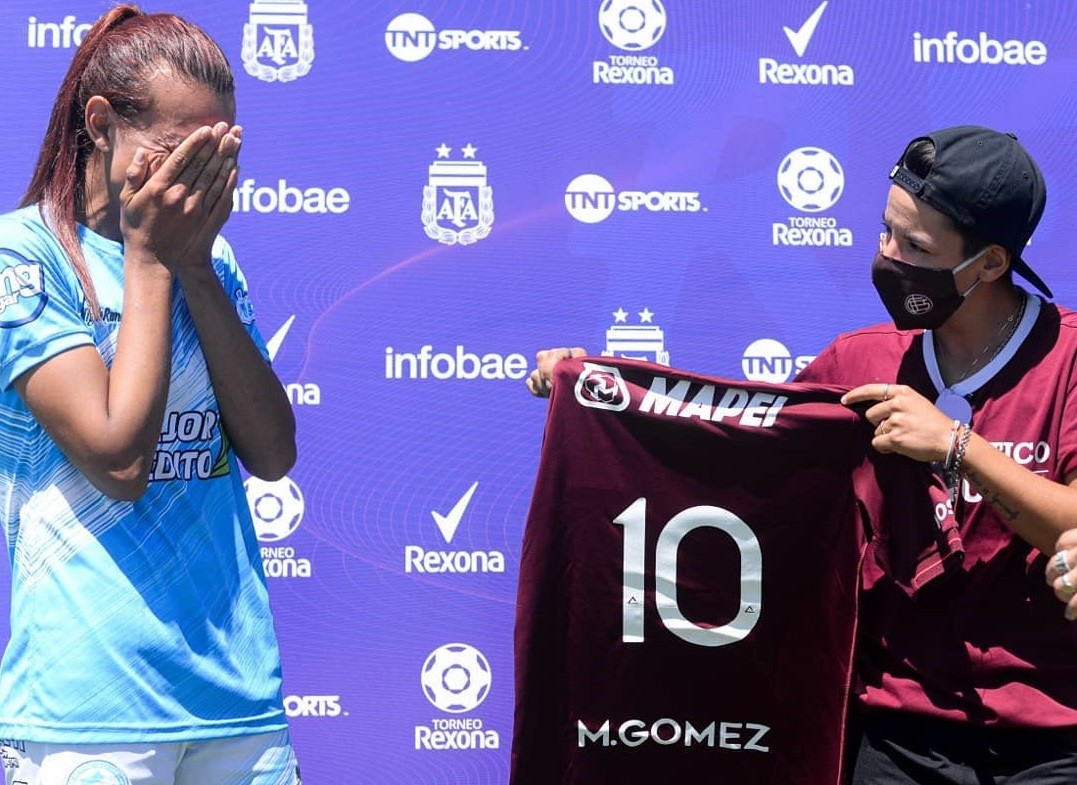 Emotivo debut en Primera de la futbolista trans Mara Gómez | Deportes