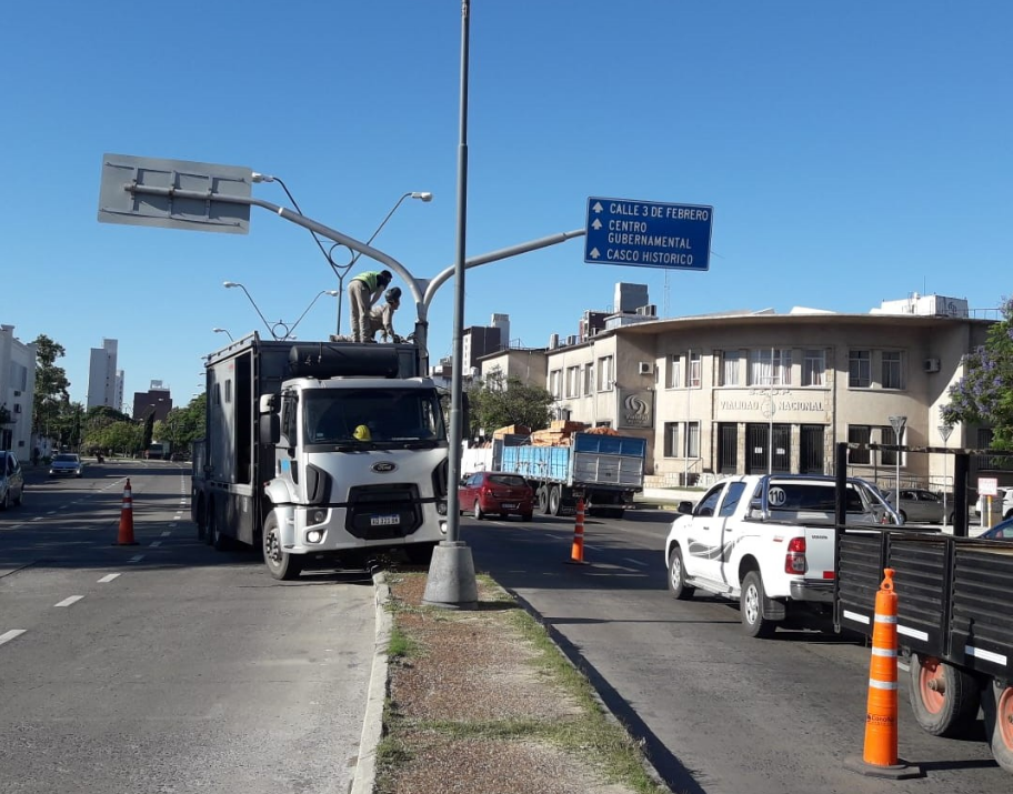 Vialidad Nacional realizó trabajos de reparación en la cartelería de Alem y 27 de Febrero | Información General