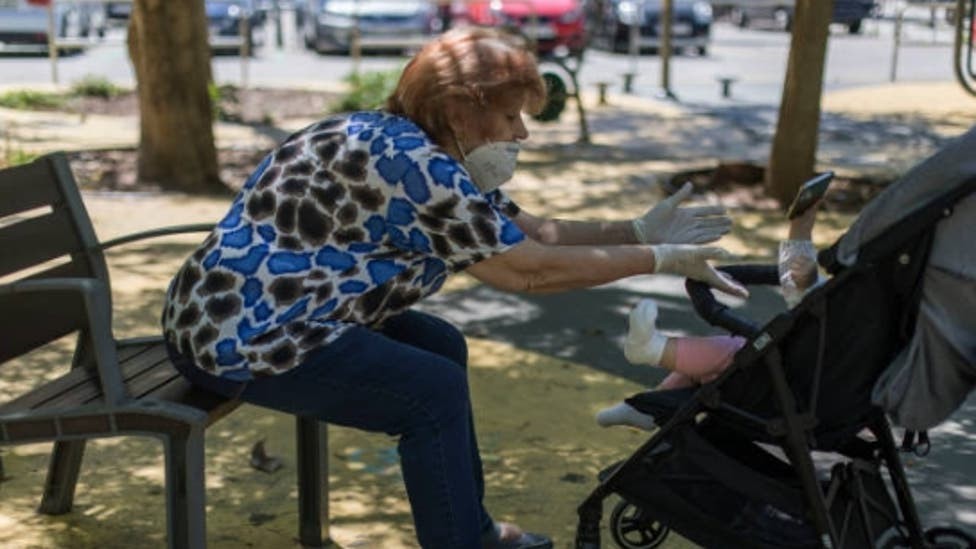 Polémica viral por una abuela que quiere cobrar por cuidar a su nieta: "No soy una guardería" | Información General
