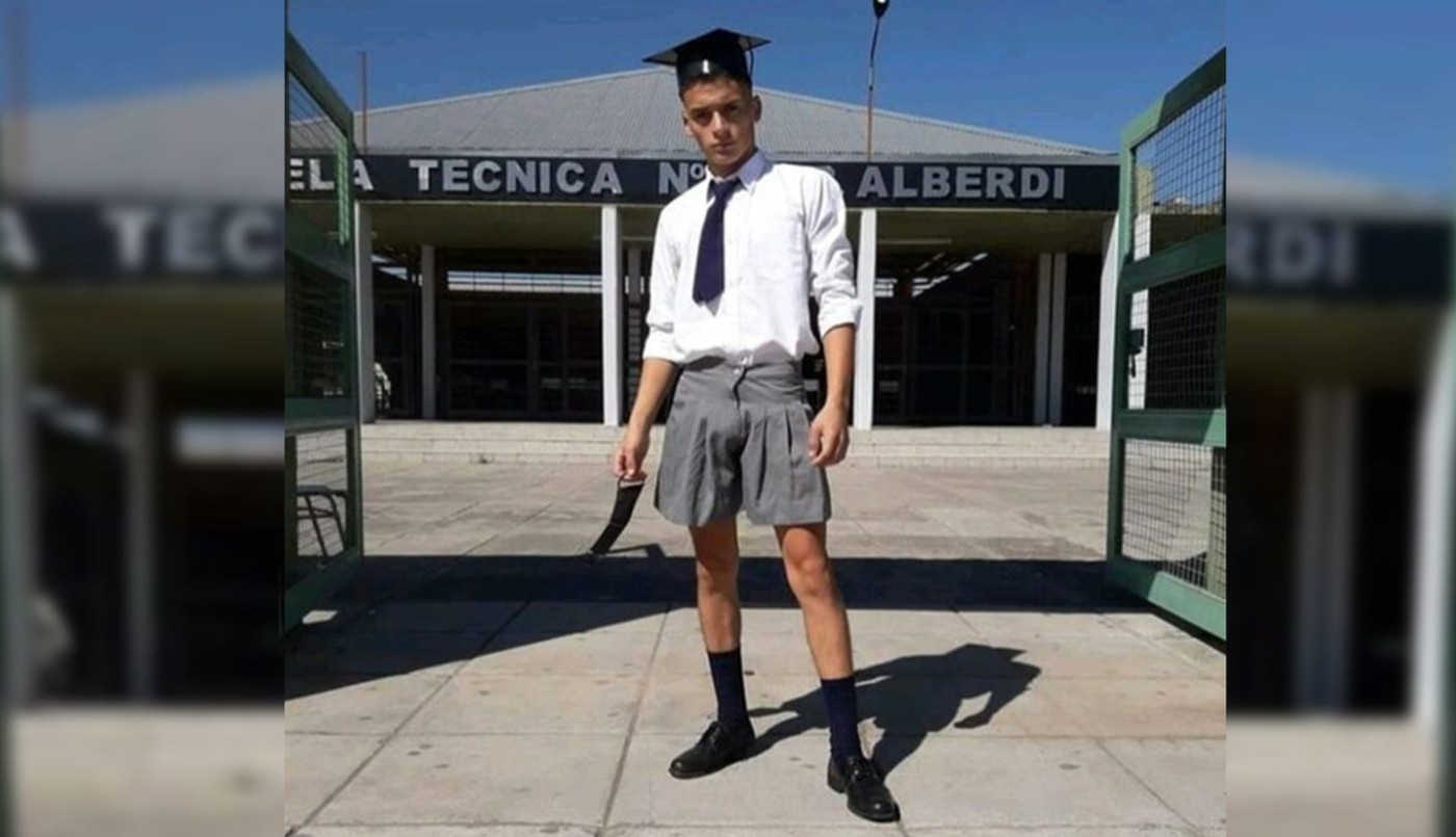 Denunció a la escuela por no dejarlo usar pollera en la entrega de diplomas | Noticias