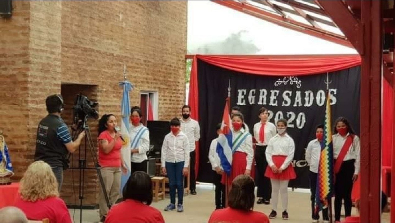 Video polémico: una escuela de Chaco homenajeó al Che Guevara en el acto de fin de año | Nacionales