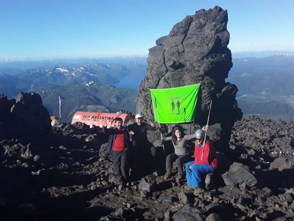 Un grupo de personas no videntes realizó un ascenso al volcán Lanín | Nacionales