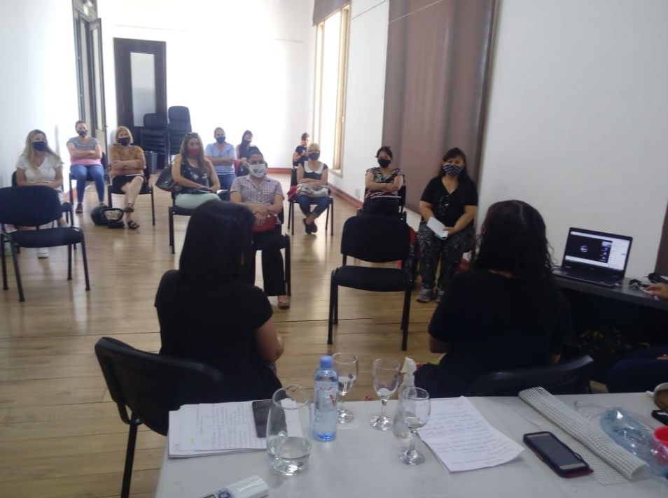 Fiestas cuidadas: Brindaron una charla para acompañar a las personas mayores | Información General