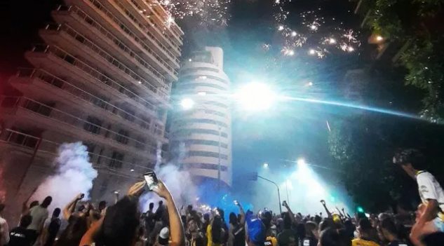 Masiva y polémica concentración de hinchas de Central en plena pandemia por coronavirus | Deportes