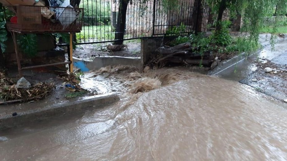 Villa Carlos Paz: murió una mujer al ser arrastrada por el agua en medio de una intensa lluvia | Información General