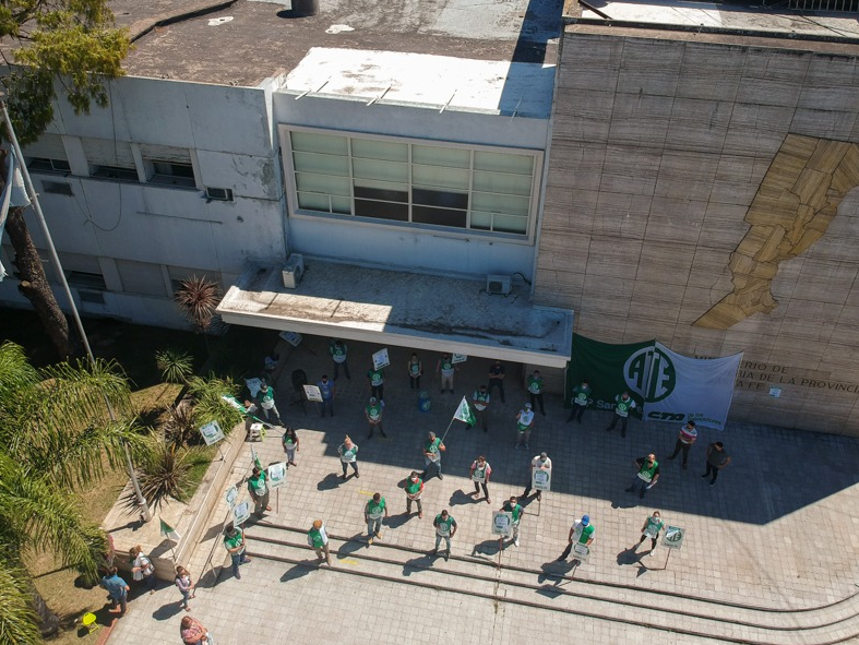 Los trabajadores del Ministerio de la Producción en estado de asamblea | Noticias