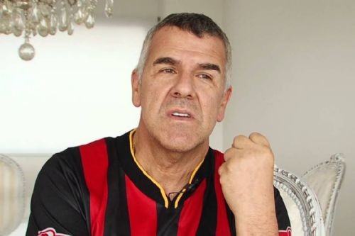 Vandalizaron con pintura y excremento la marquesina del teatro en el que iba a actuar Dady Brieva | Información General