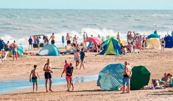 El Gobierno descartó suspender la temporada de verano ante la suba de casos | Nacionales