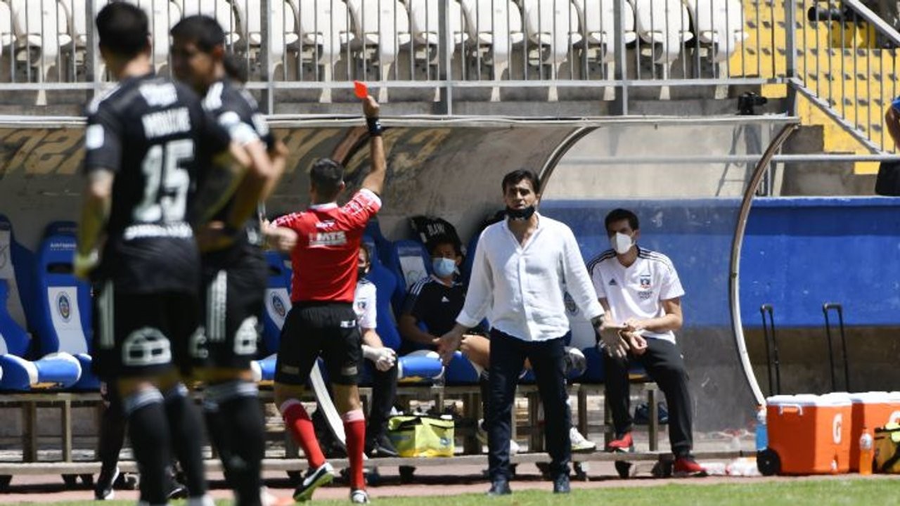 El santafesino Gustavo Quinteros fue expulsado en Chile por grosero gesto a un rival | Deportes