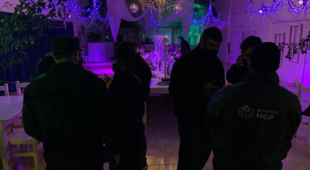 Insólito: la Polícia fue a desactivar una fiesta y los confundieron con los strippers | Nacionales