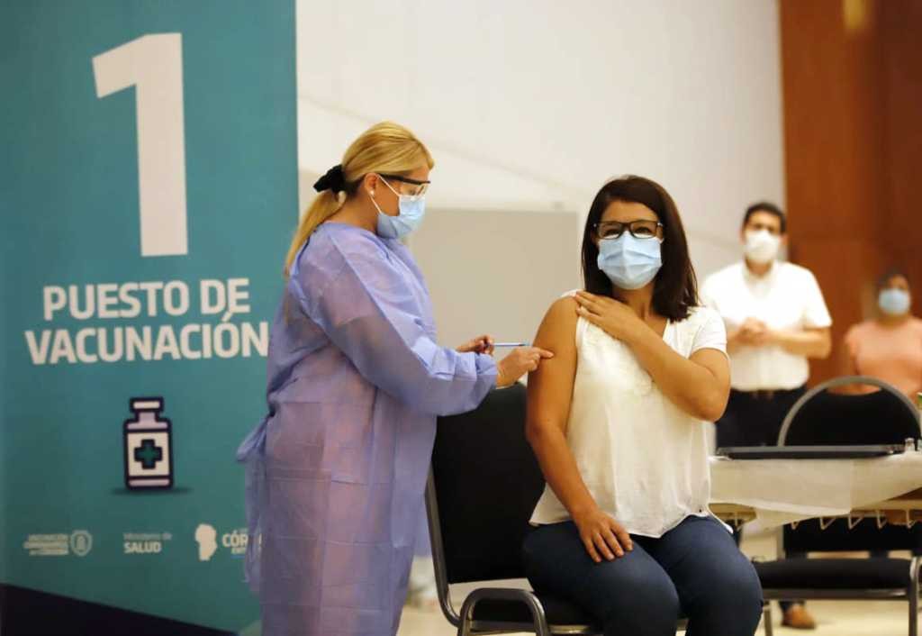 Tercer informe oficial: 99,3% de efectos adversos a Sputnik V fueron "leves y moderados" | Información General